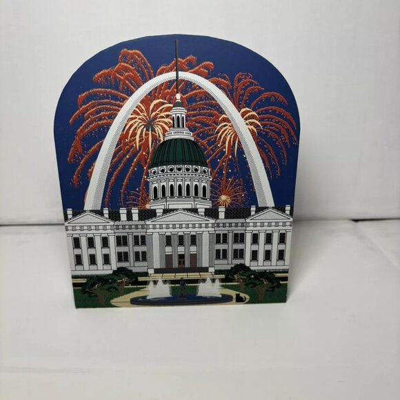 Cats Meow The Old Courthouse And The Great Arch - Picture 1 of 3